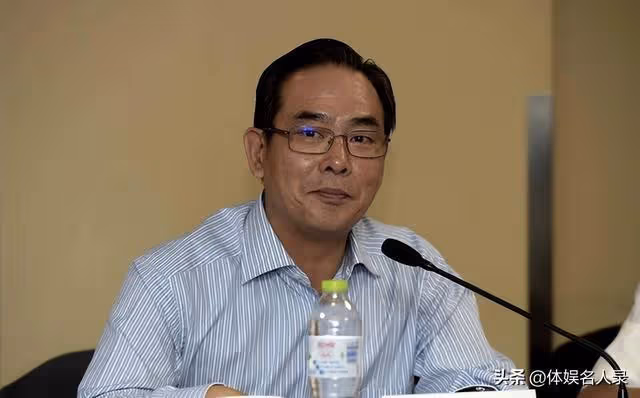 用80萬換退休？前足協主席曝醜聞，李鐵被抓軟肋剃光頭，全交代了
