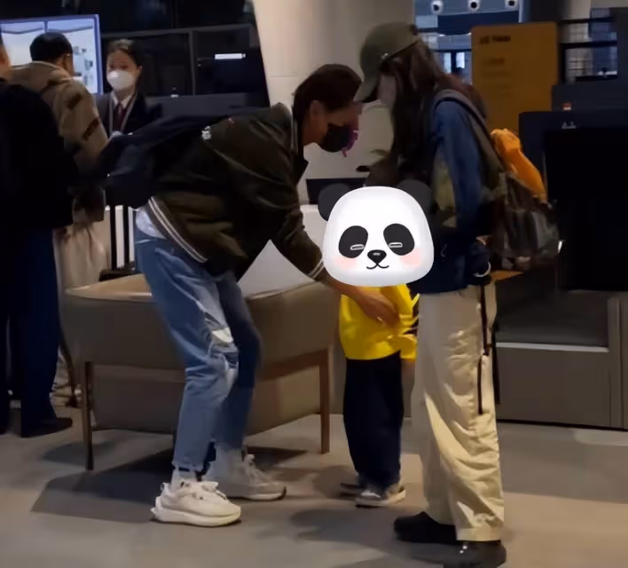 Ella一家三口清明返台，奪初舞台頭名心情佳，賴斯翔抱娃當小跟班