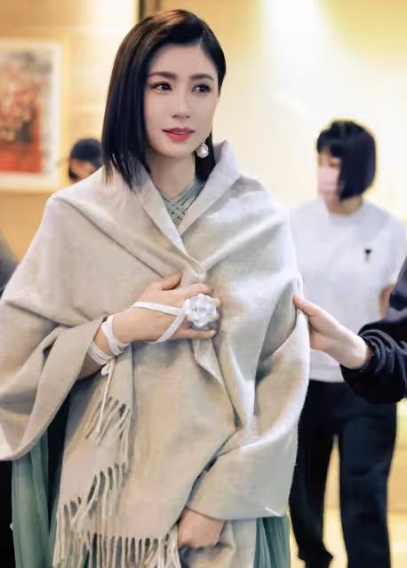 Ella一家三口清明返台，奪初舞台頭名心情佳，賴斯翔抱娃當小跟班
