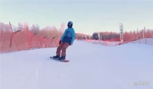 王俊凱曬滑雪視頻，教練吹彩虹屁，粉絲：這不是學習是炫技