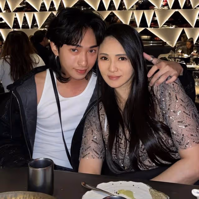 伊能靜兒子再曬女裝照,穿弔帶嫵媚出鏡,為女孩慶生表白稱我愛你