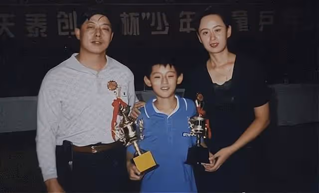 張繼科玩世不恭,勝負欲太強,早在兩年前的綜藝里,就有端倪可尋
