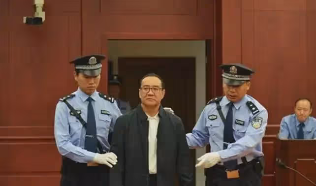 暴戾局長:一巴掌扇斷副局長牙齒,逼迫女警發生關係,貪腐1800萬