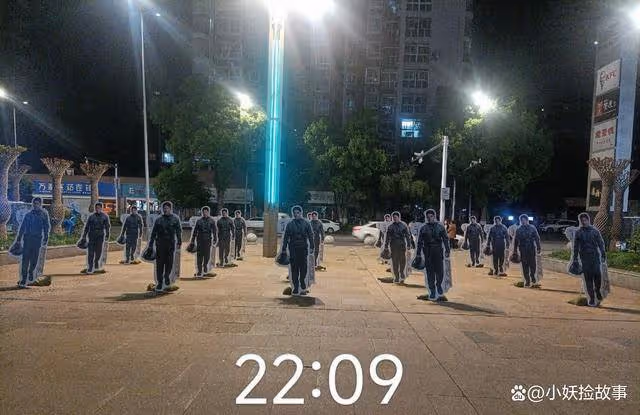 王一博立牌擺滿廣場,粉絲的硬核宣傳,畫面有點好笑