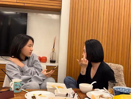 小S在家用餐惹爭議，遭李敖女兒狠批噁心沒教養，列其12條罪狀