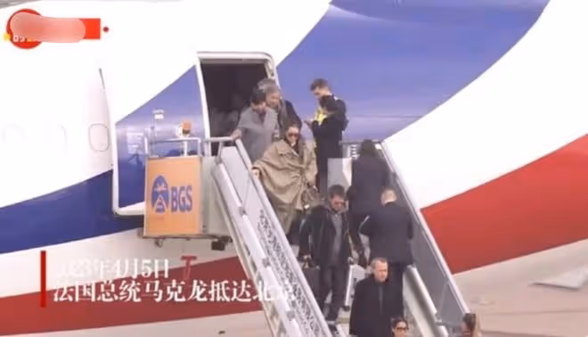 超有范!鞏俐夫婦乘法國總統專機回娘家,老公全程拎行李超寵妻