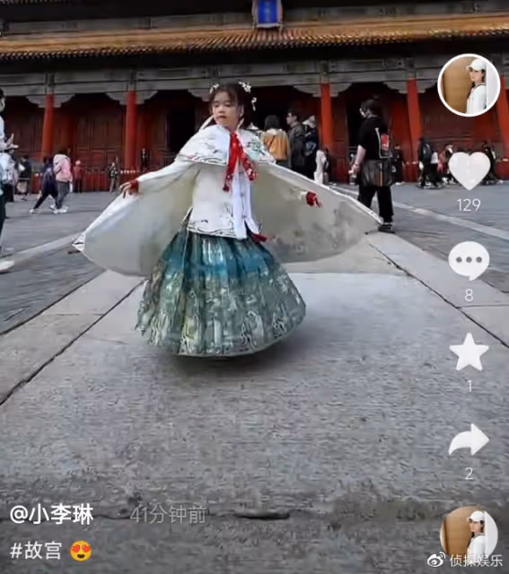 小李琳罕曬女兒近照,小萌妹穿古裝可愛漂亮,長得超像爸爸經超