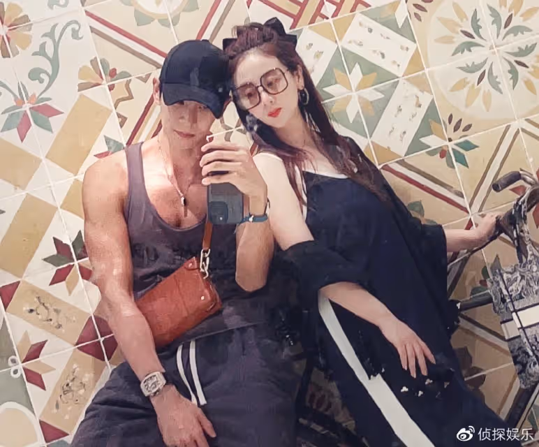 小李琳罕曬女兒近照,小萌妹穿古裝可愛漂亮,長得超像爸爸經超