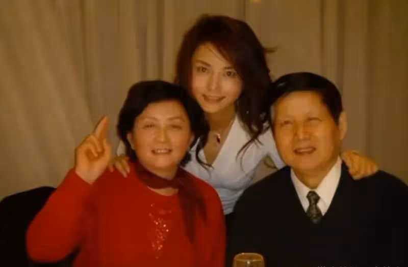 14年後再看李鈺,穿婚紗下葬,男友已另成婚,母親的堅持讓人淚目