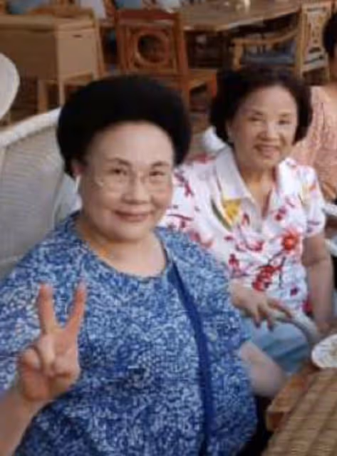 伊能靜帶公公婆婆媽媽游泰國，15人同行，秦昊霸氣喊話：刷我的卡