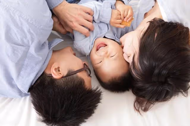 爸媽離婚後,我幾年沒回家,外婆去世,我回去奔喪,看見滿院子的果樹,紅了眼睛