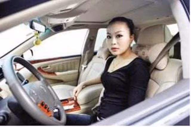 嫂子經常借我家的車開卻從不加油,我拒絕再借後,嫂子說的話:讓我直接愣住了!