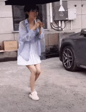 31歲張含韻爆肥認不出！大象腿被指撞臉何潔，唱歌上氣不接下氣