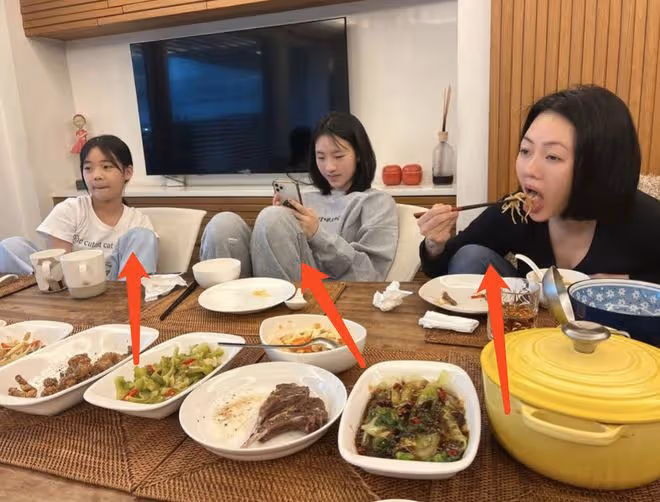 小S小女兒曬慶生照,11歲許老三越來越像媽媽,穿露腰裝打扮成熟