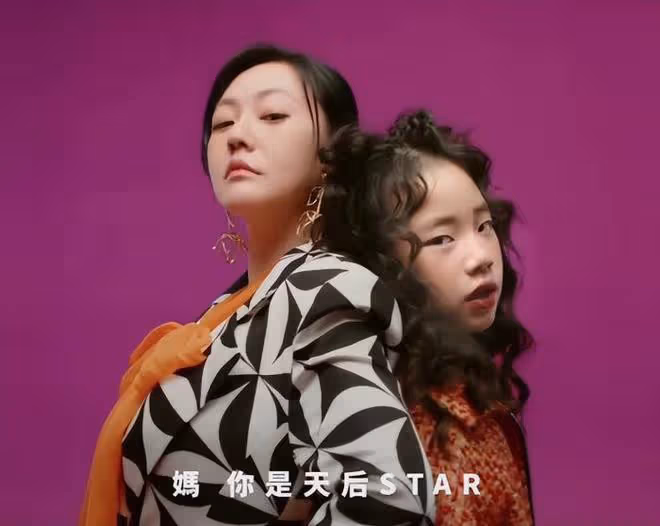 小S小女兒曬慶生照,11歲許老三越來越像媽媽,穿露腰裝打扮成熟