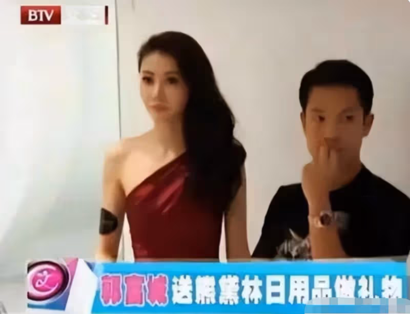 請客沒錢、借錢不還、拿走拖鞋,謝娜逃單算什麼,最後一個才真摳