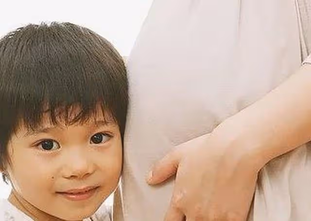 老婆，我們生的孩子我們自己帶！我：是我們倆帶還是我一個人帶？