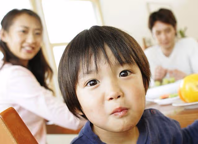 我剛生下兒子老公提離婚，我上門要撫養費，婆婆哭著說我沒良心