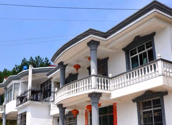 女兒結婚生母來要彩禮，女兒只認養父母，結果女婿給岳父岳母蓋樓