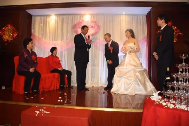 岳母在我們結婚之前要求追加10萬彩禮，我怒懟：你跟你媽過吧！