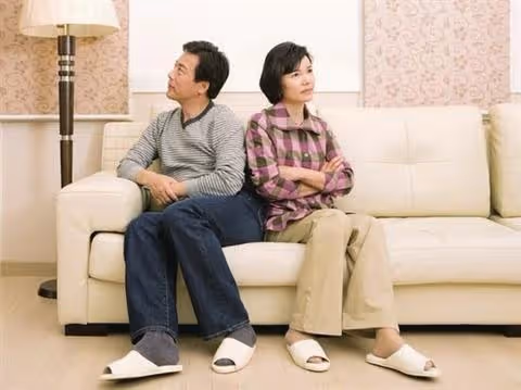 丈夫發達了看不起自己父母，妻子回家照顧，丈夫傻眼，稱：錯了