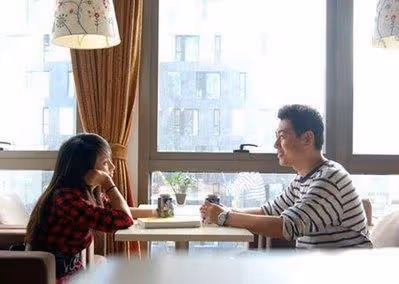 公婆給我們準備了婚房,看到房產證上的名字,我讓他們搬了出去