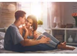 公婆給我們準備了婚房,看到房產證上的名字,我讓他們搬了出去