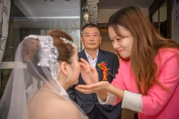 父母房子拆遷兒子一人一套,父母生病要女兒照顧,把當初的話收回