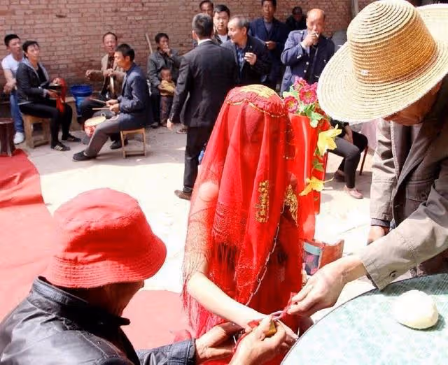 老婆每月貼補娘家1000,我貼補父母3000,結果父母給弟弟蓋了房