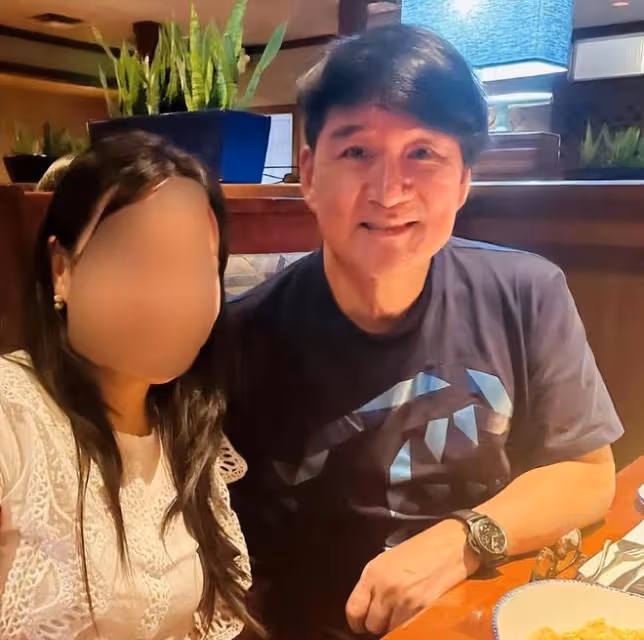 62歲周華健差點沒認出來,在餐廳喝了不少酒,親自給粉絲付飯錢