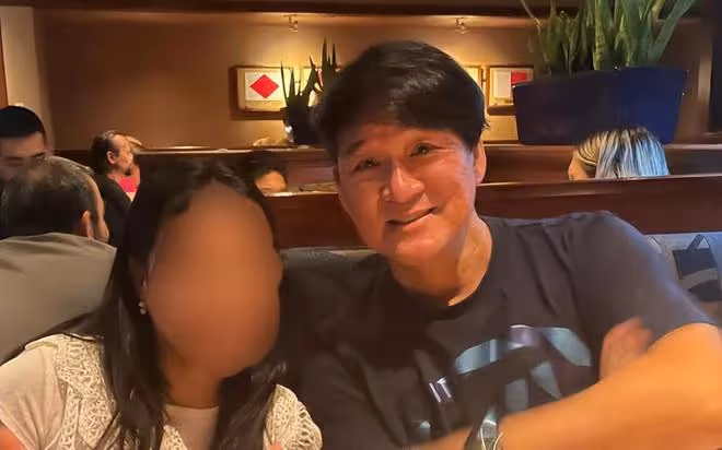 62歲周華健差點沒認出來,在餐廳喝了不少酒,親自給粉絲付飯錢