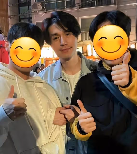 玄彬李棟旭《哈爾濱》殺青照,玄彬臉上再現微笑小酒窩