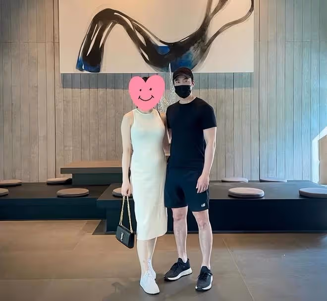 賴弘國帶妻子Alice國外旅遊,空姐妻子比以前更漂亮