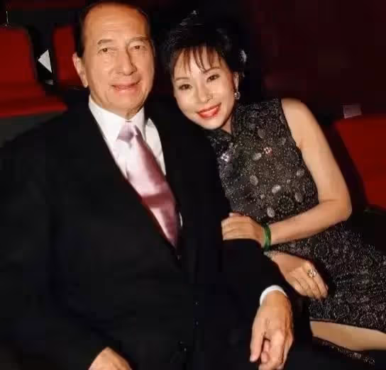 何超蓮竇驍於月中大婚,為客人包機飛巴厘島,鄧紫棋twins當伴娘
