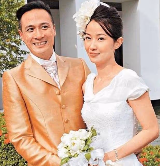吳鎮宇陪家人出遊被偶遇!不理粉絲呼喚拒合影,14歲兒子又高又壯
