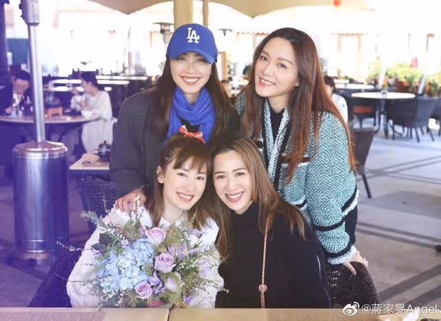 被指忽然富貴!TVB力捧小花歐遊半月歸來,狂曬名牌包包與配飾