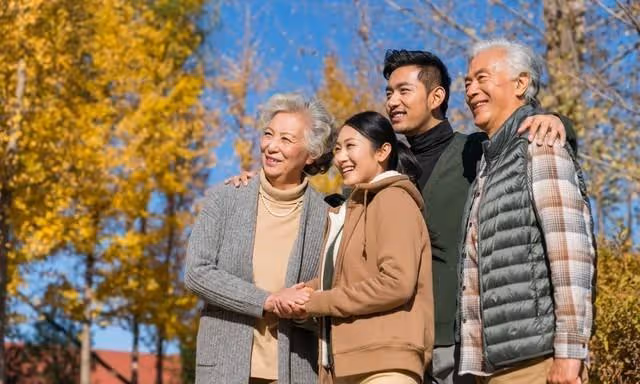 拒絕帶孫,被兒媳推倒在地又踹一腳。婆婆巧妙應對,兒媳痛哭認錯