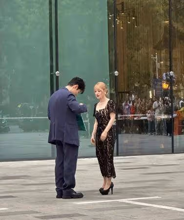 黃曉明《浪姐4》被拍到走鍾照! 「泄五五身比例」同框女神被嘲忘了鞋墊