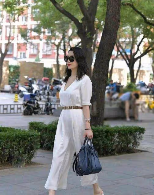 打底褲的搭配有一種高級甜美風，穿起來更輕鬆，提臀顯瘦