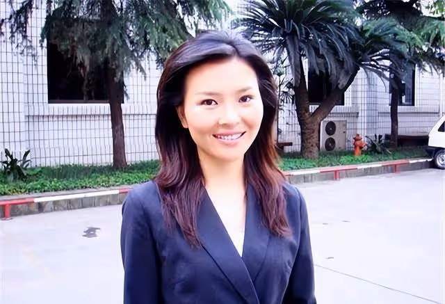 知名主持人寧遠,不當名人當村姑,每天種菜自己做衣服