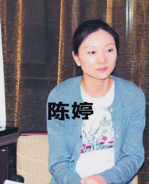 鞏俐夫婦隨馬克龍訪華,其國籍又引爭議,網友喊話:張藝謀去接機
