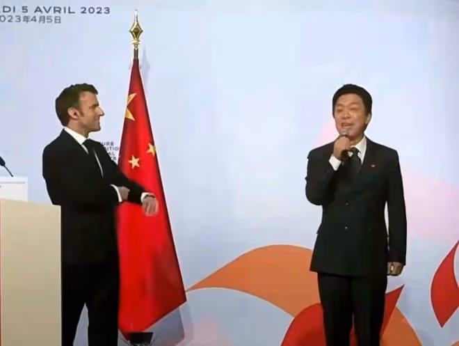 鞏俐夫婦陪馬克龍出席藝術節,老公全場變背景板,黃渤成搞笑擔當