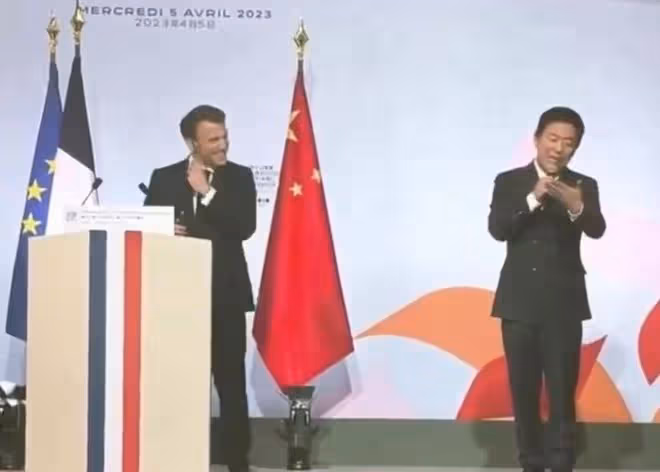 鞏俐夫婦陪馬克龍出席藝術節,老公全場變背景板,黃渤成搞笑擔當