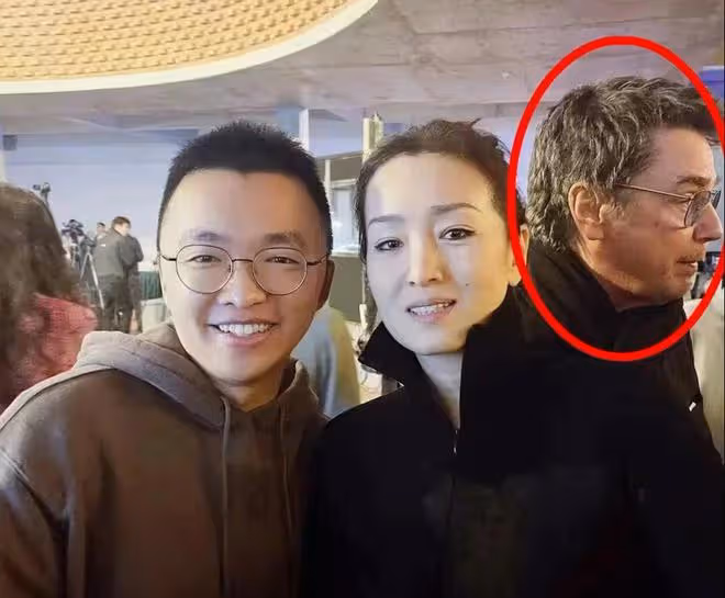 鞏俐夫婦陪馬克龍出席藝術節,老公全場變背景板,黃渤成搞笑擔當