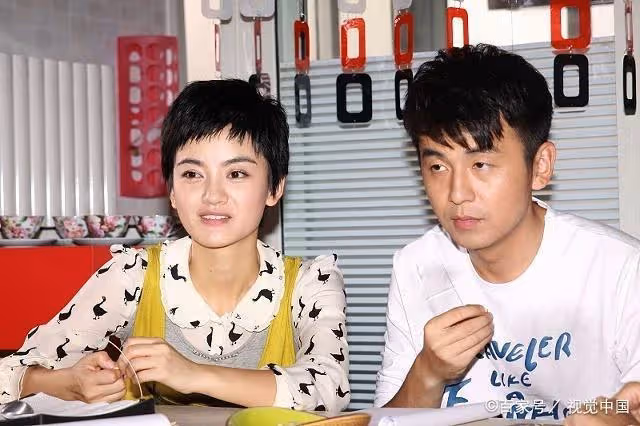 「兒媳，我家的規矩是兒媳不能上桌吃飯」「我家的規矩我定」