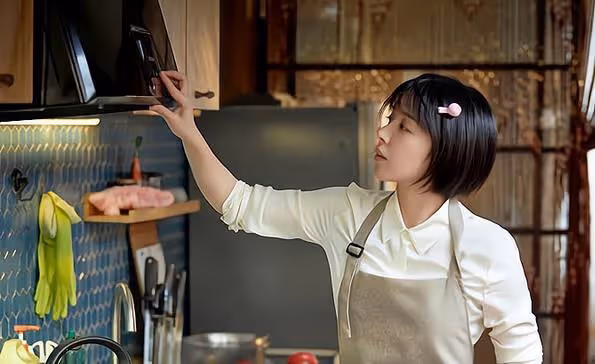 兒媳每月野營,婆婆偶然遇見才知她出軌,兒媳:你們也挺會找地方的