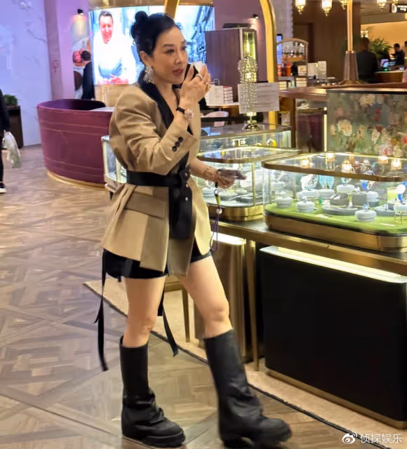 52歲鍾麗緹現身活動，昔日女神人氣慘澹，現場除工作人員無人圍觀