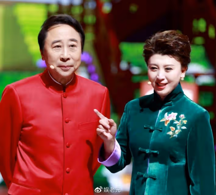 閆學晶革命老區撈金，30萬出場費唱一首歌，明星賺錢太容易了！