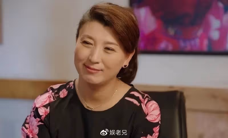 閆學晶革命老區撈金,30萬出場費唱一首歌,明星賺錢太容易了!