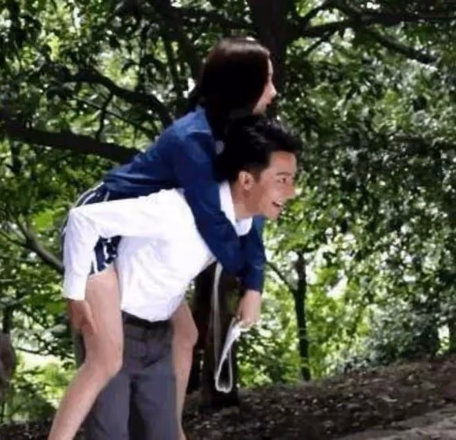 曝黃軒拍戲愛吃女演員豆腐,被抓包後說入戲太深,楊冪曾被他摸過